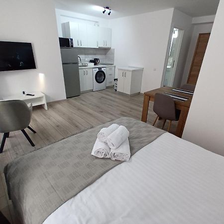 Old Town Studio Apartments 바이아마레 외부 사진