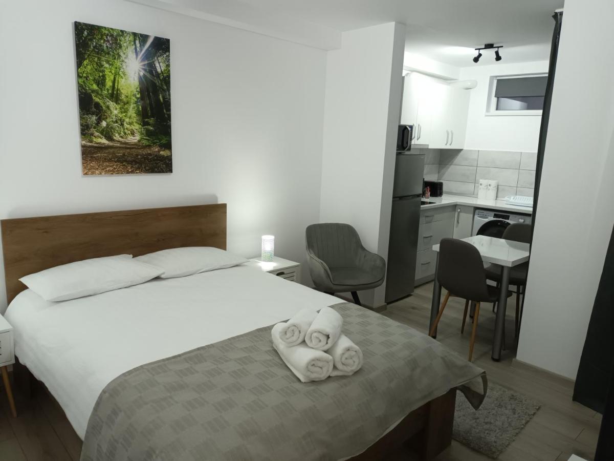 Old Town Studio Apartments 바이아마레 외부 사진