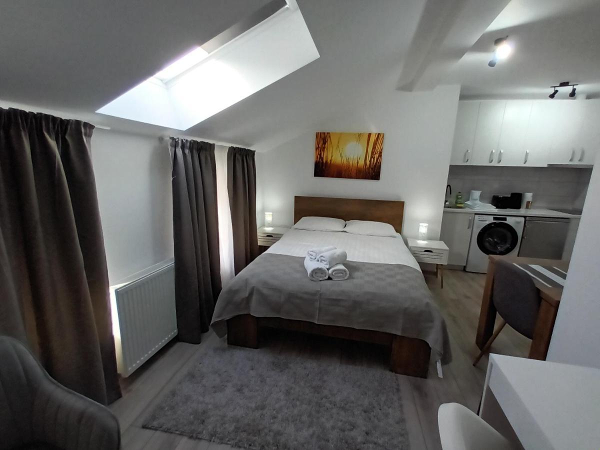Old Town Studio Apartments 바이아마레 외부 사진