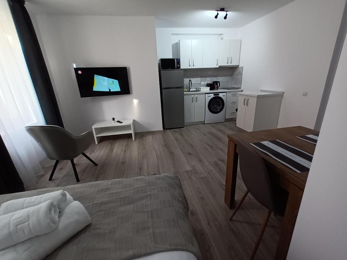 Old Town Studio Apartments 바이아마레 외부 사진