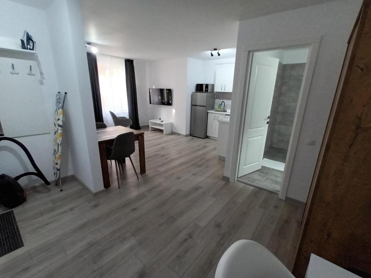 Old Town Studio Apartments 바이아마레 외부 사진