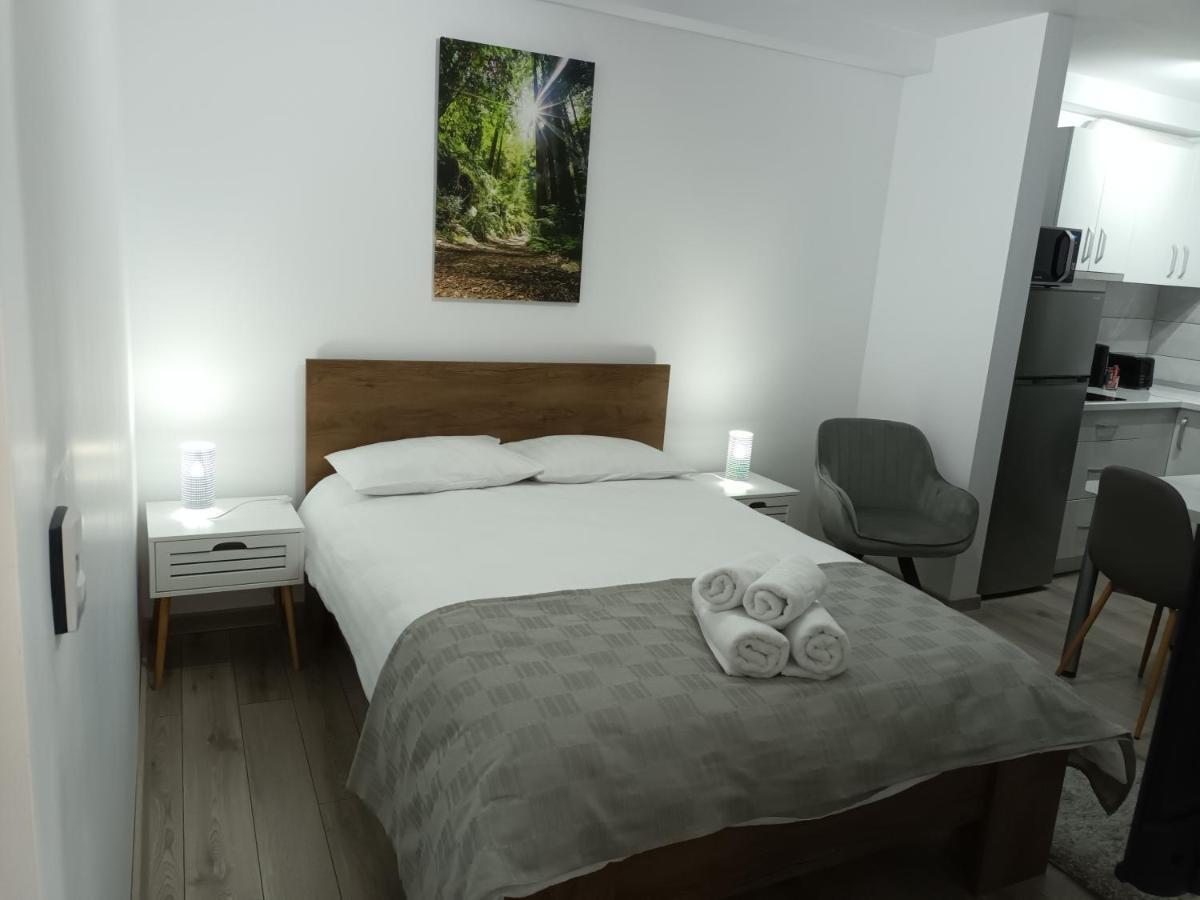 Old Town Studio Apartments 바이아마레 외부 사진