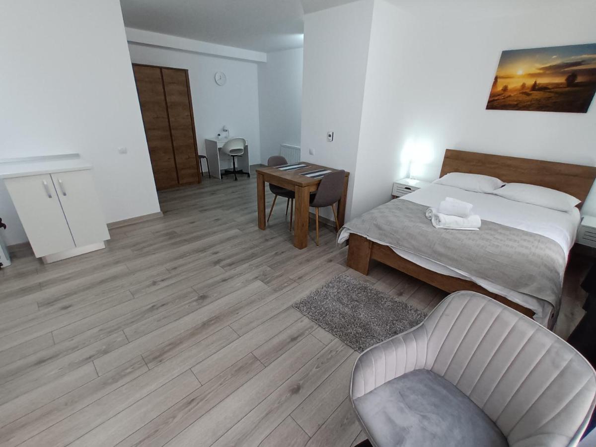 Old Town Studio Apartments 바이아마레 외부 사진