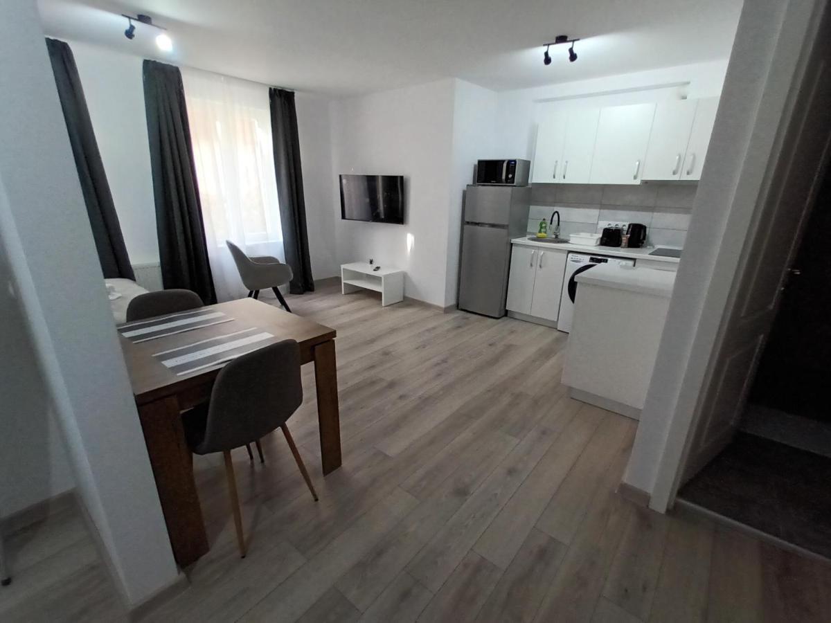 Old Town Studio Apartments 바이아마레 외부 사진