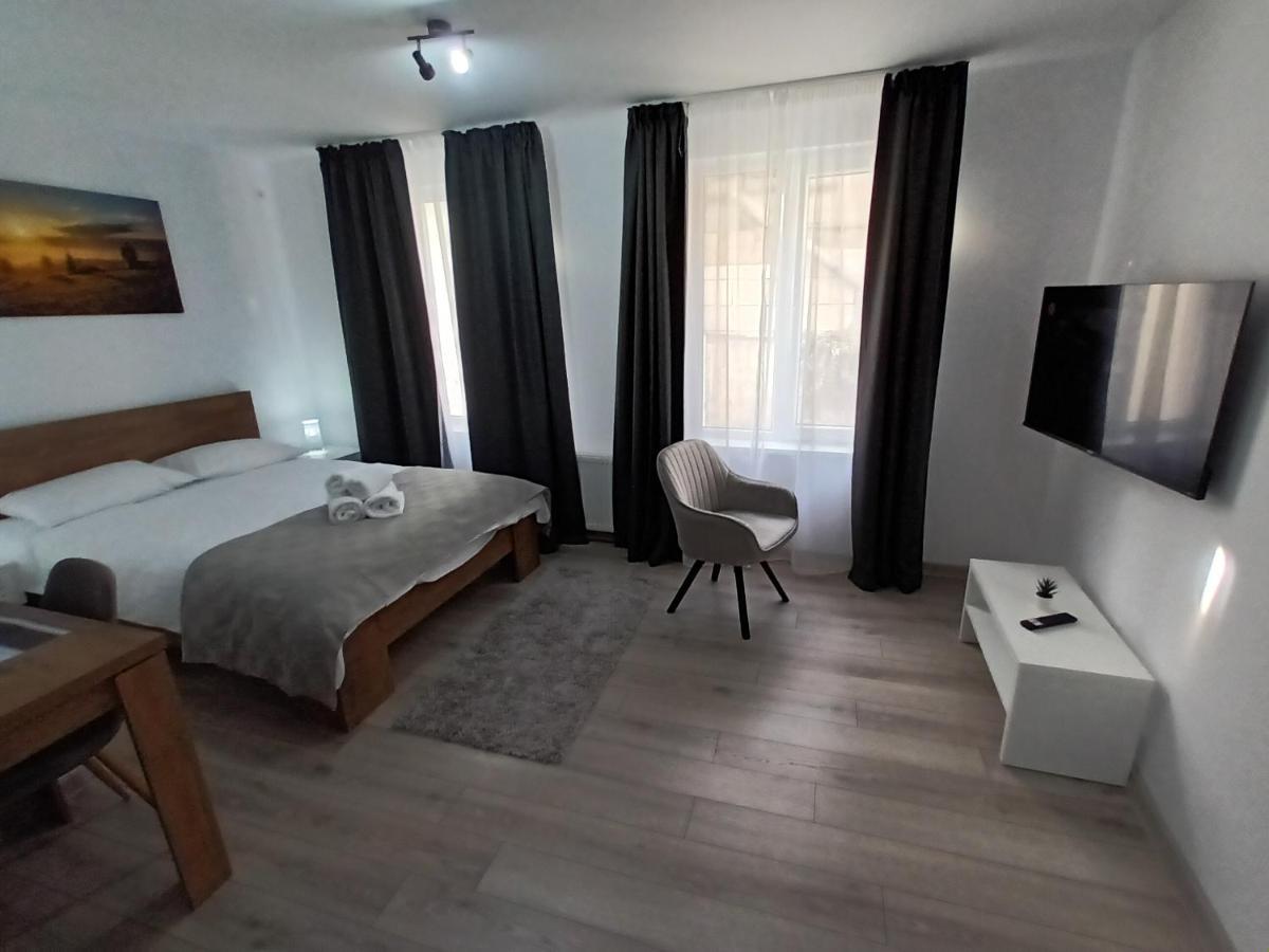 Old Town Studio Apartments 바이아마레 외부 사진