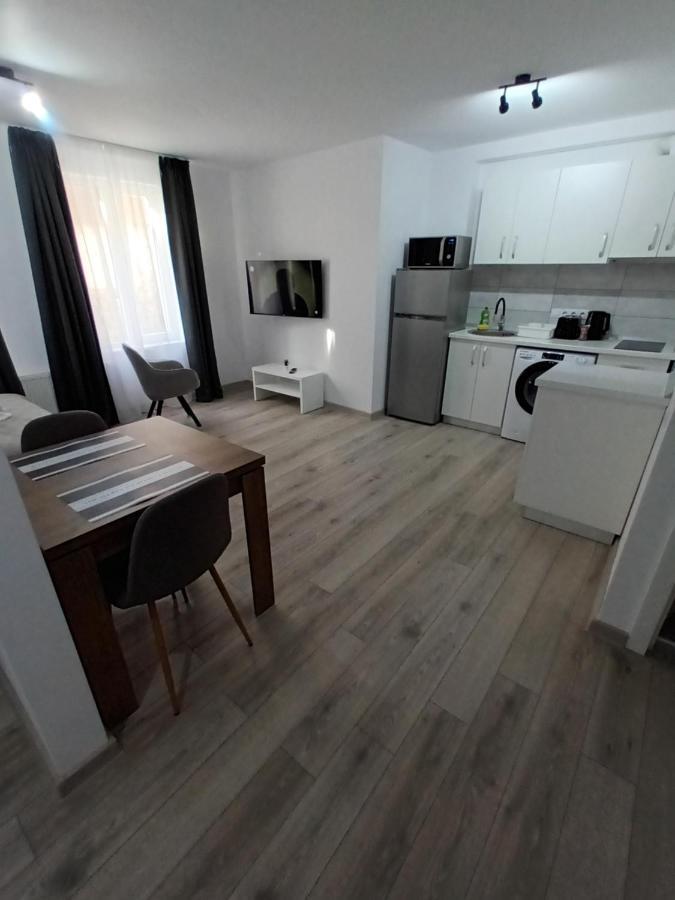 Old Town Studio Apartments 바이아마레 외부 사진