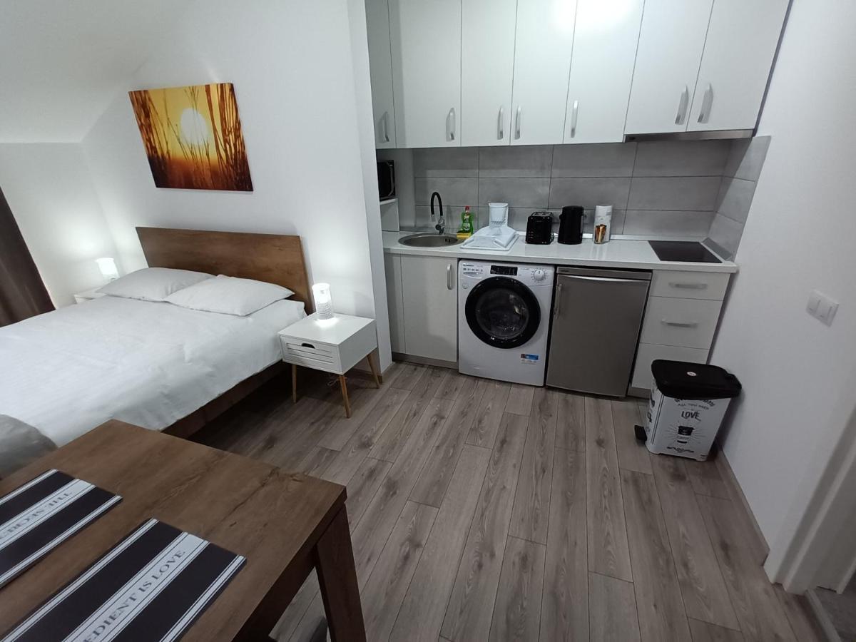 Old Town Studio Apartments 바이아마레 외부 사진