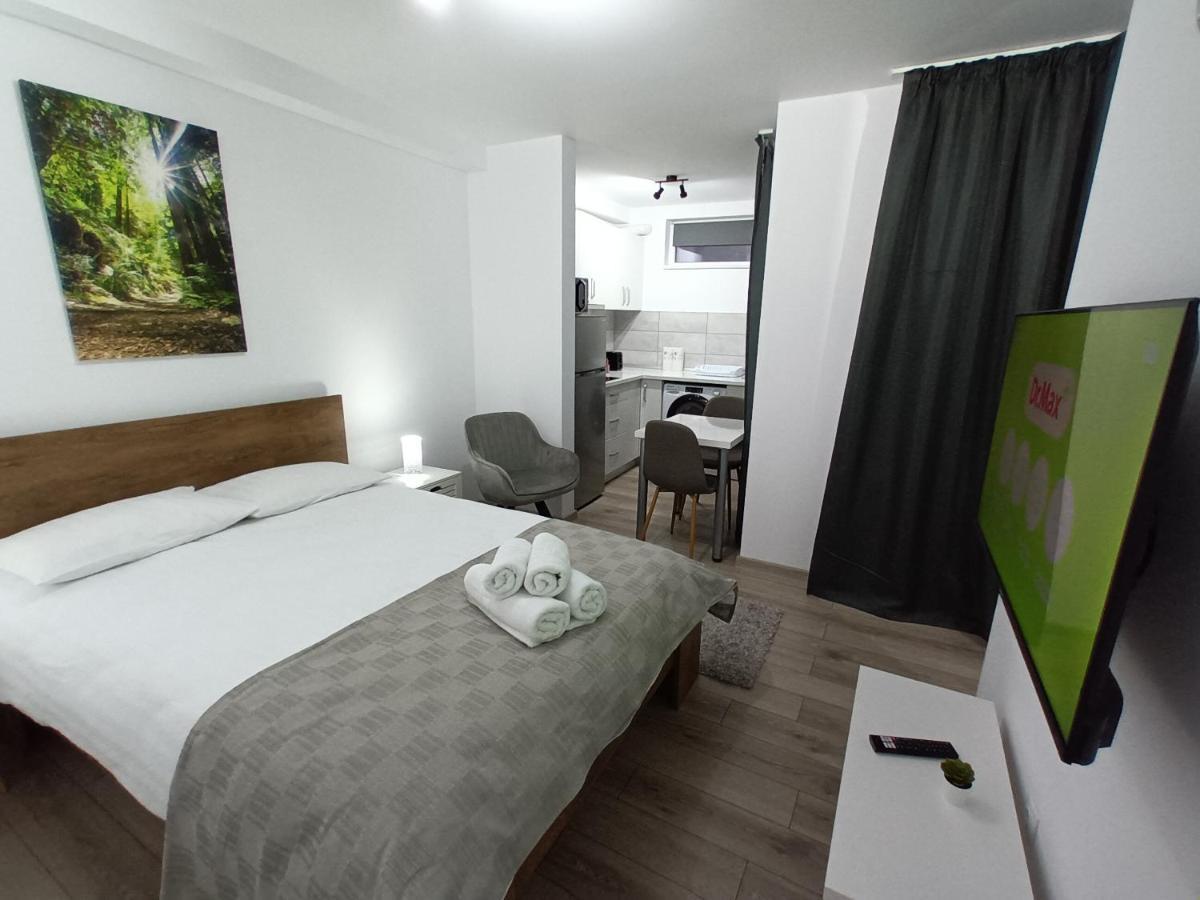 Old Town Studio Apartments 바이아마레 외부 사진